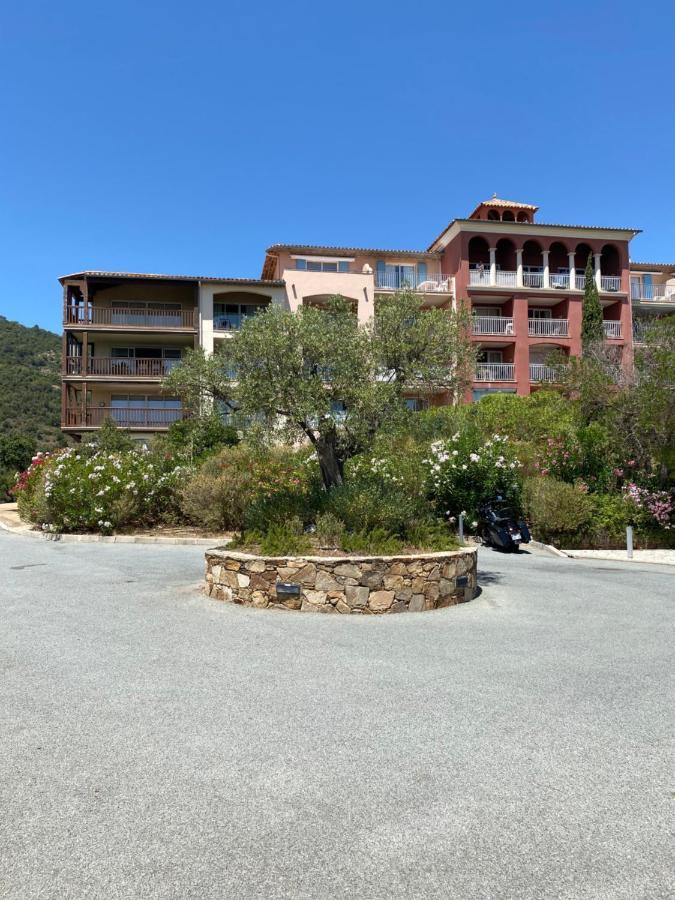 Appart. Vue Mer Avec Piscine - Golfe De St Tropez Les Issambres Exterior foto